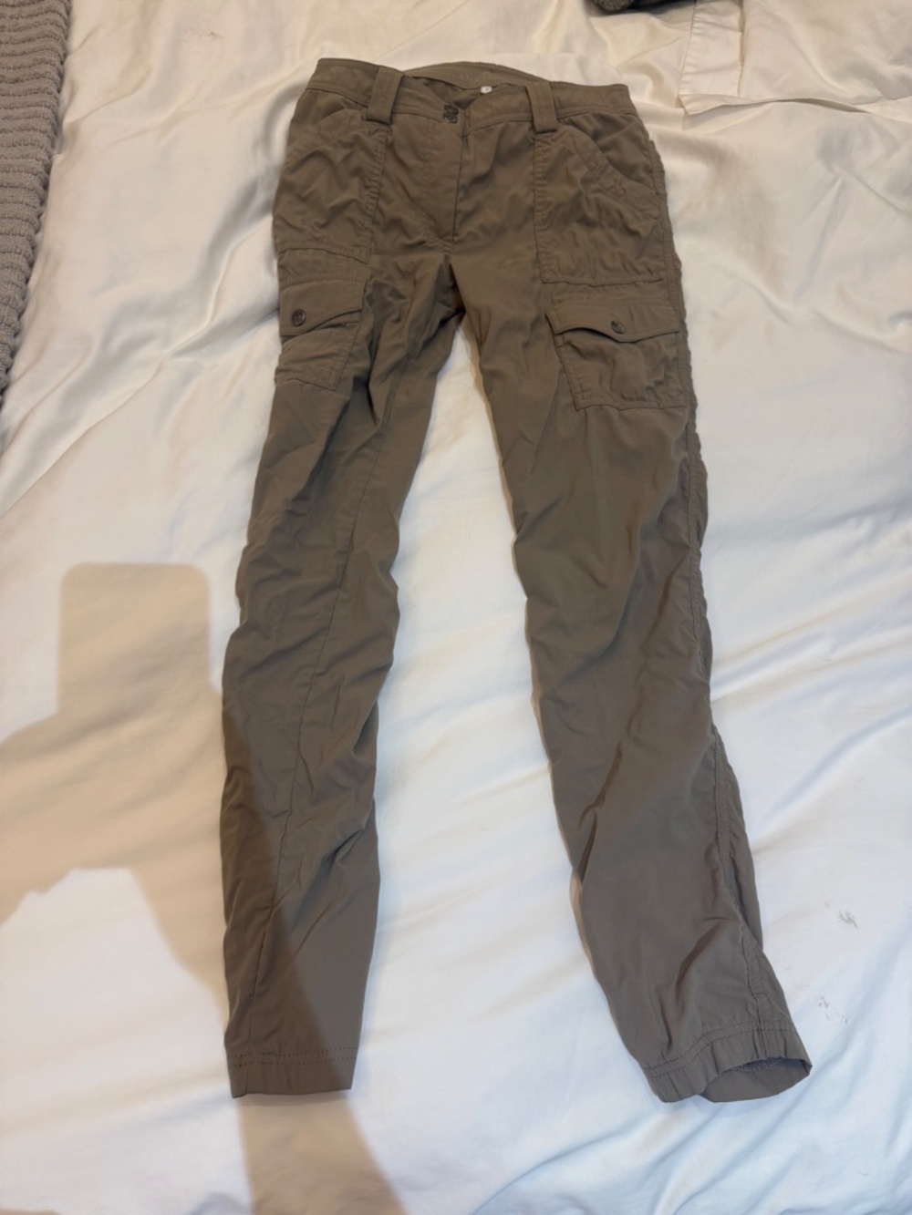 Anatomie Khaki Travel Set: Kate Skinny Cargo Pants + Delaney Travel Vest (Small) - Picture 7 of 10